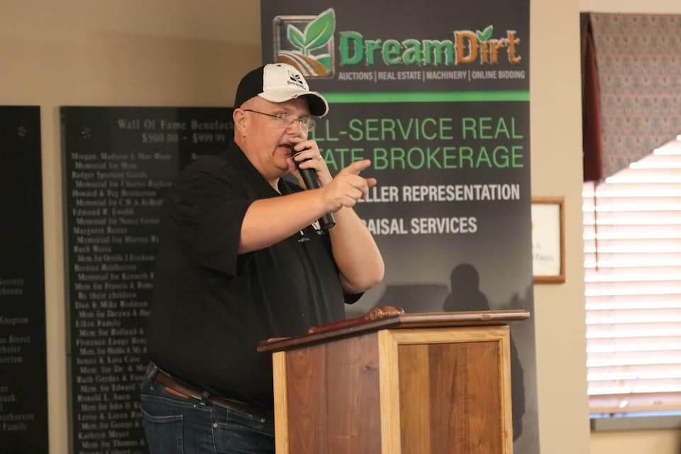 A DreamDirt auctioneer gives a presentation.
